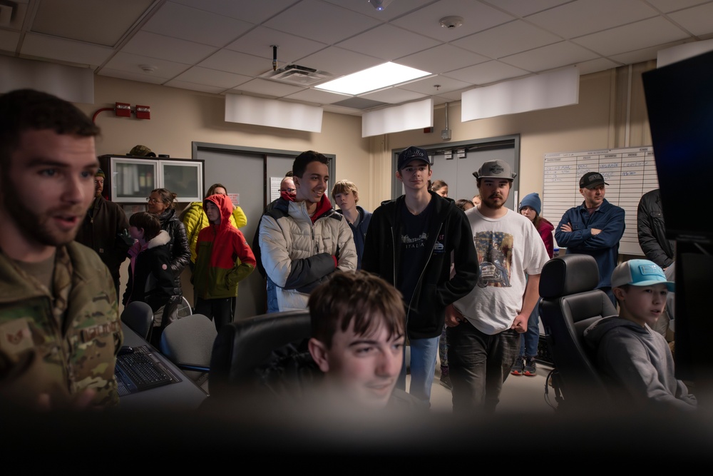 Aviation students visit Battle Creek Air Base