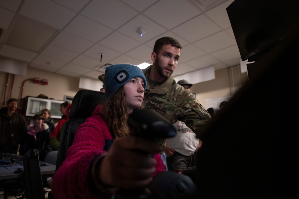 Aviation students visit Battle Creek Air Base