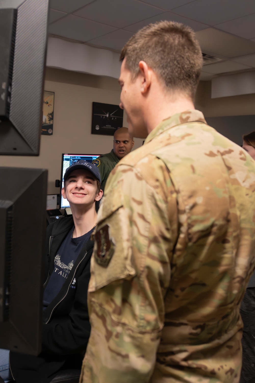 Aviation students visit Battle Creek Air Base