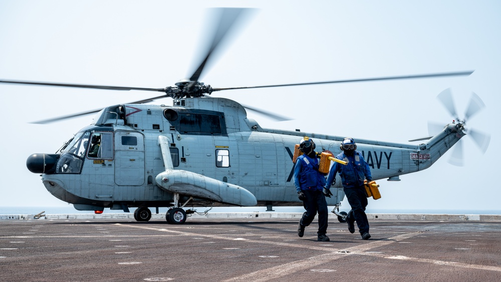 Republic of India UH-3H cross-decks with USS Somerset