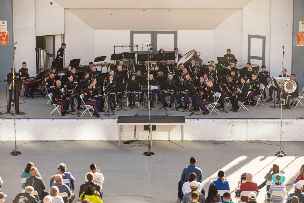 1st MARDIV Band hosts joint concert for local public