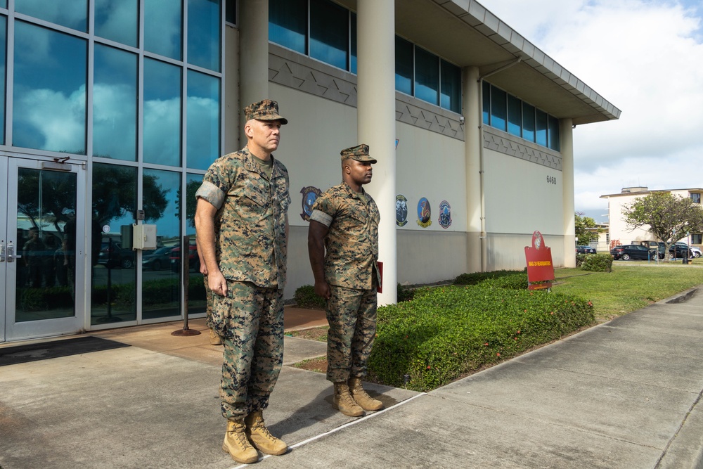 1st MAW Commanding General visits MAG-24