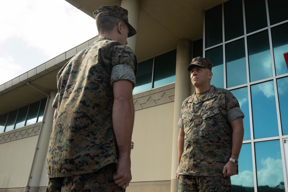 1st MAW Commanding General visits MAG-24