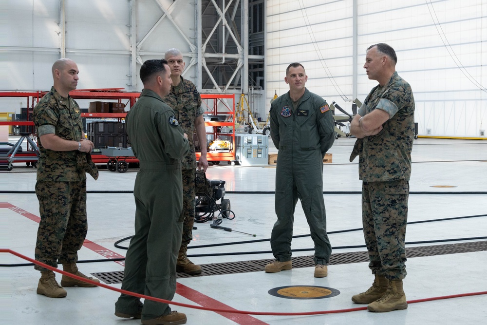 1st MAW Commanding General visits MAG-24