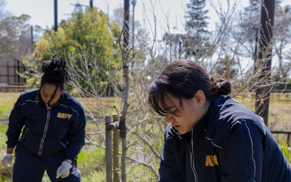 CFAS Volunteers at Kujukushima Zoo &amp; Botanical Gardens