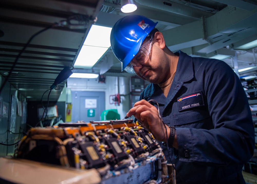 USS Ronald Reagan (CVN 76) Sailors complete daily maintenance