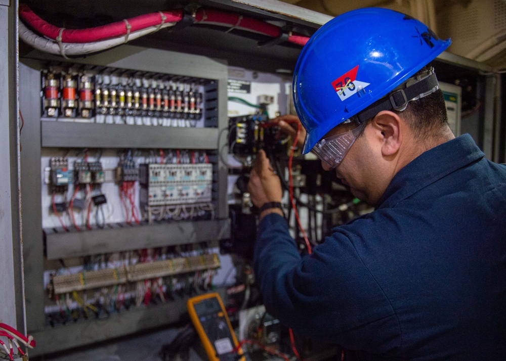 USS Ronald Reagan (CVN 76) Sailors complete daily maintenance