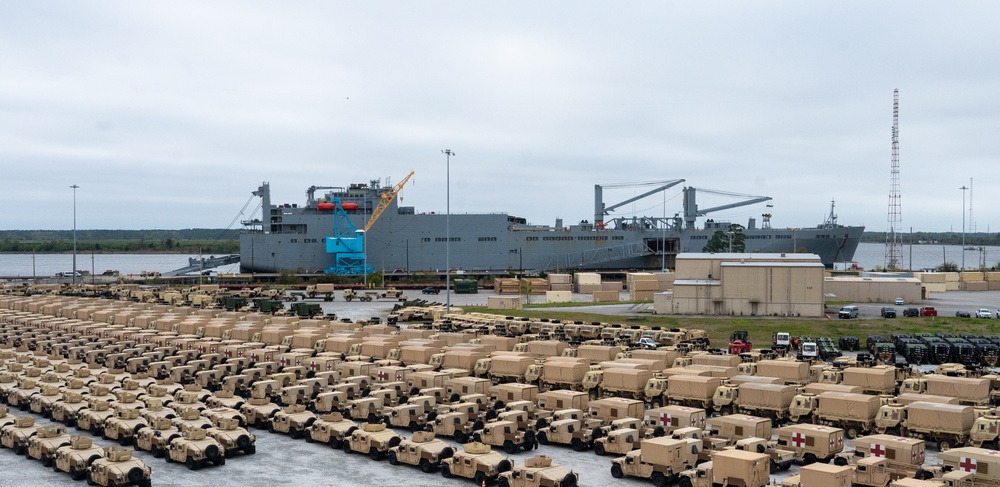 DoD, contracted personnel load hundreds of U.S. Army equipment aboard USNS Charlton