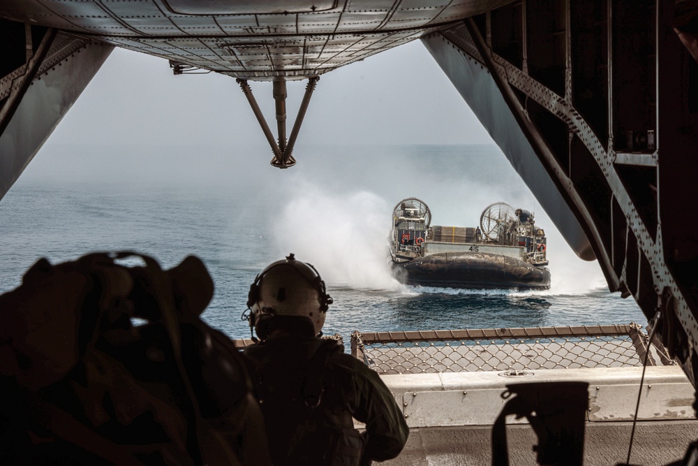 15th MEU Hits the Beach for Tiger TRIUMPH 24