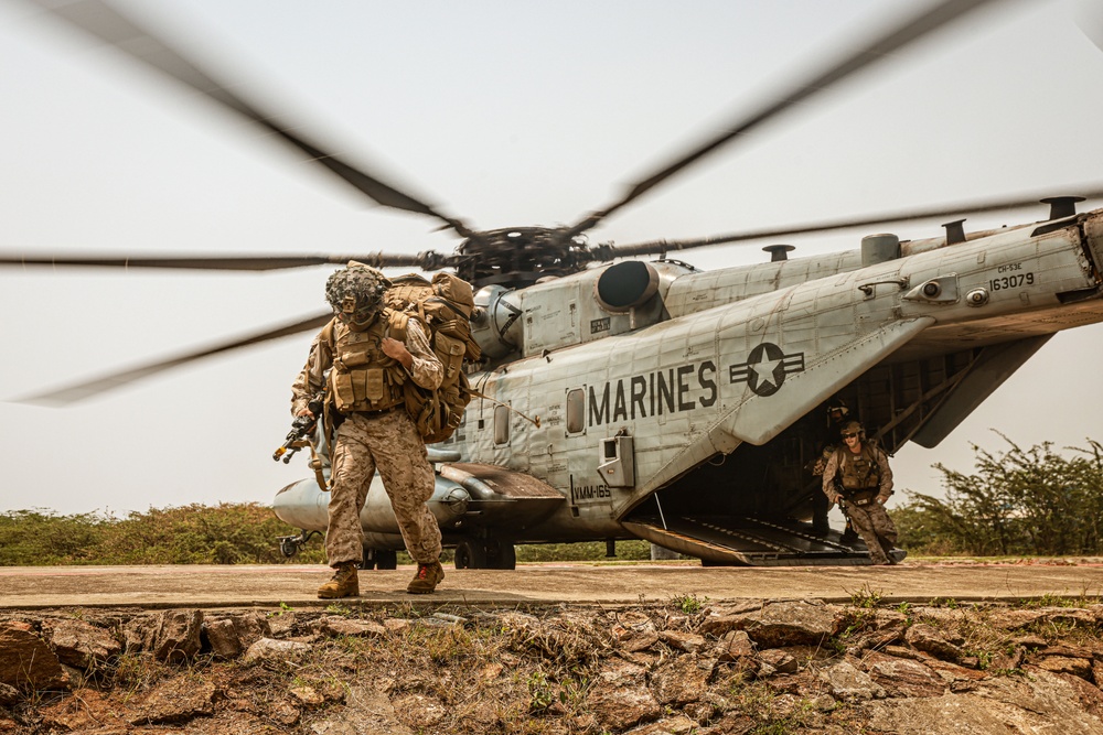 15th MEU Hits the Beach for Tiger TRIUMPH 24