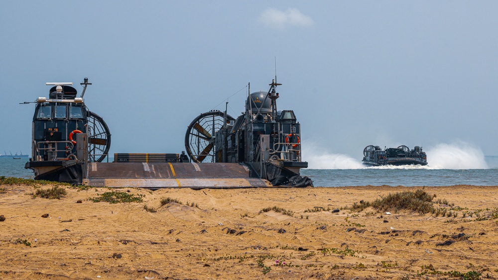 15th MEU Hits the Beach for Tiger TRIUMPH 24