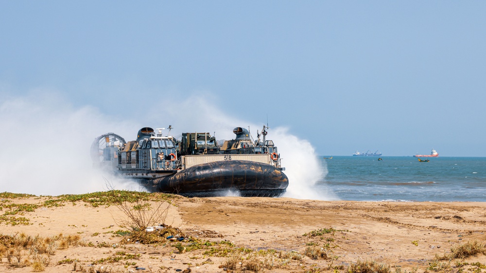 15th MEU Hits the Beach for Tiger TRIUMPH 24