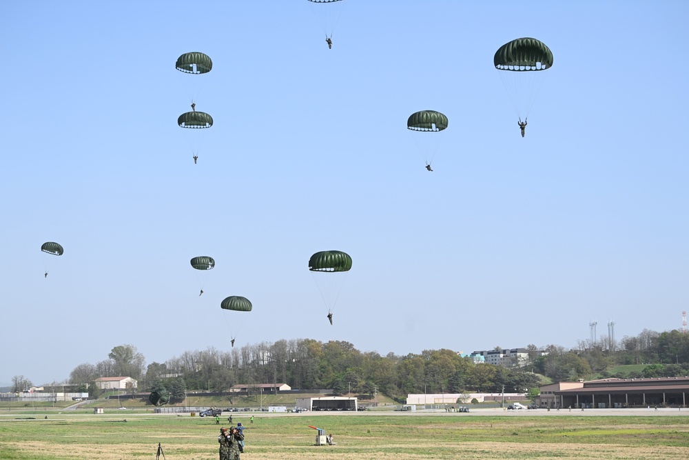 U.S.-ROK SOF participate in routine Airborne training for KFT 24