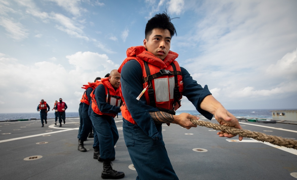 USS Mobile (LCS 26) conducts underway replenishment with USNS Wally Schirra (T-AKE 8) in South China Sea