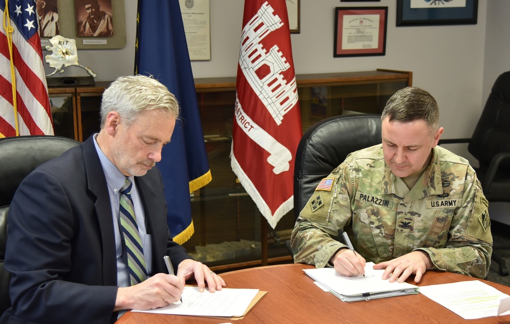 Alaska District commander and Unalaska city manager sign project partnership agreement