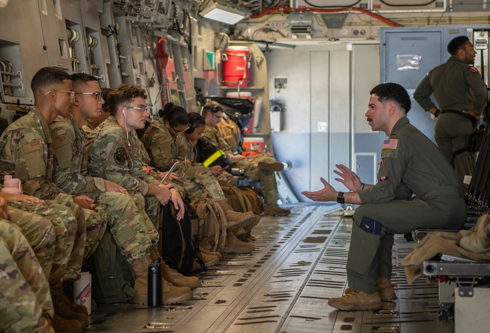 15th Airlift Squadron escorts Puerto Rican ROTC cadets to JB Charleston for tour