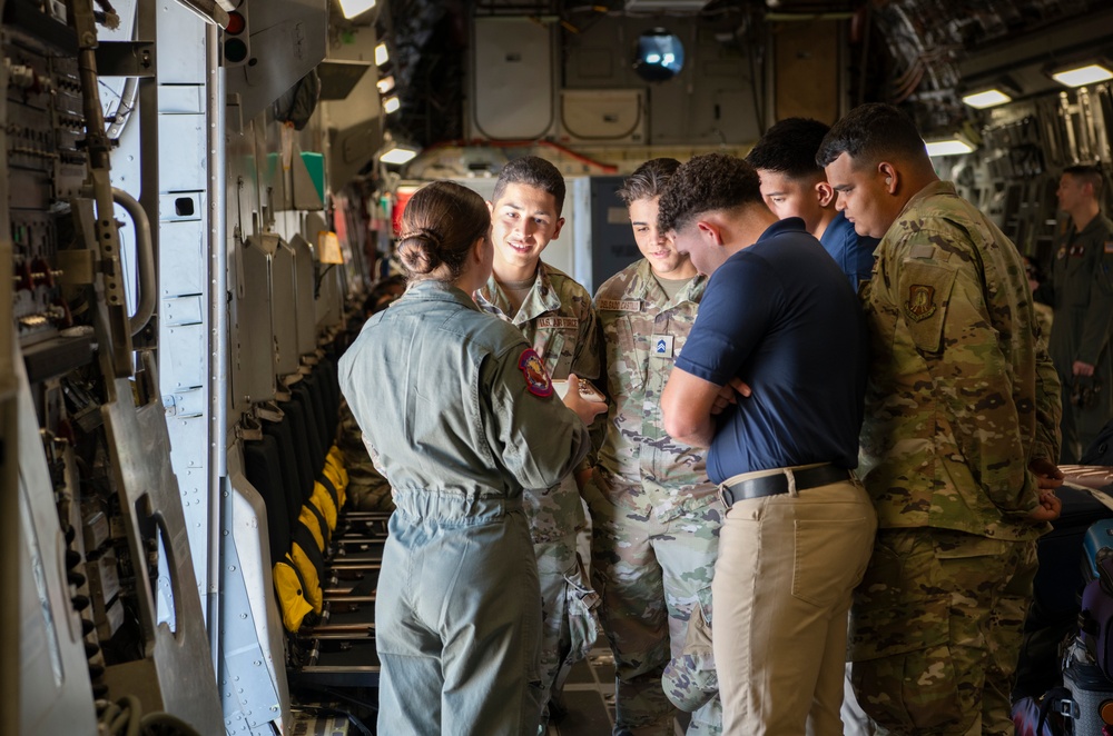 15th Airlift Squadron escorts Puerto Rican ROTC cadets to JB Charleston for tour