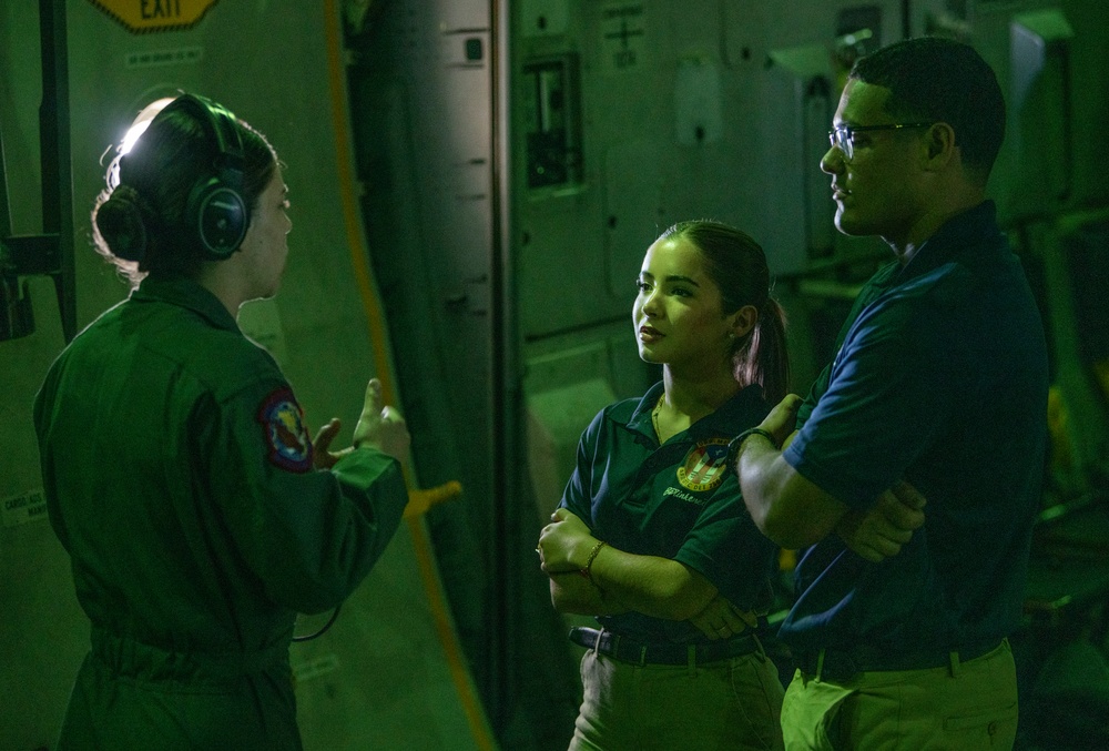 15th Airlift Squadron escorts Puerto Rican ROTC cadets to JB Charleston for tour