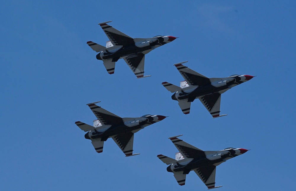 Thunderbirds arrive for Tampa Bay AirFest