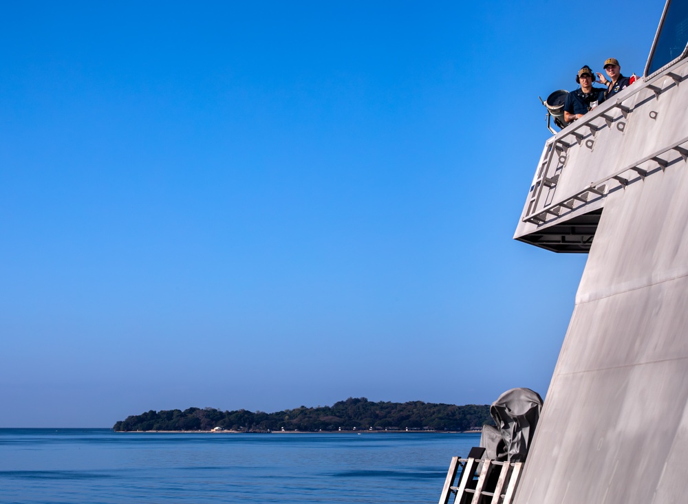 USS Mobile (LCS 26) Gold Crew conducts Sea and Anchor operations in Philippines