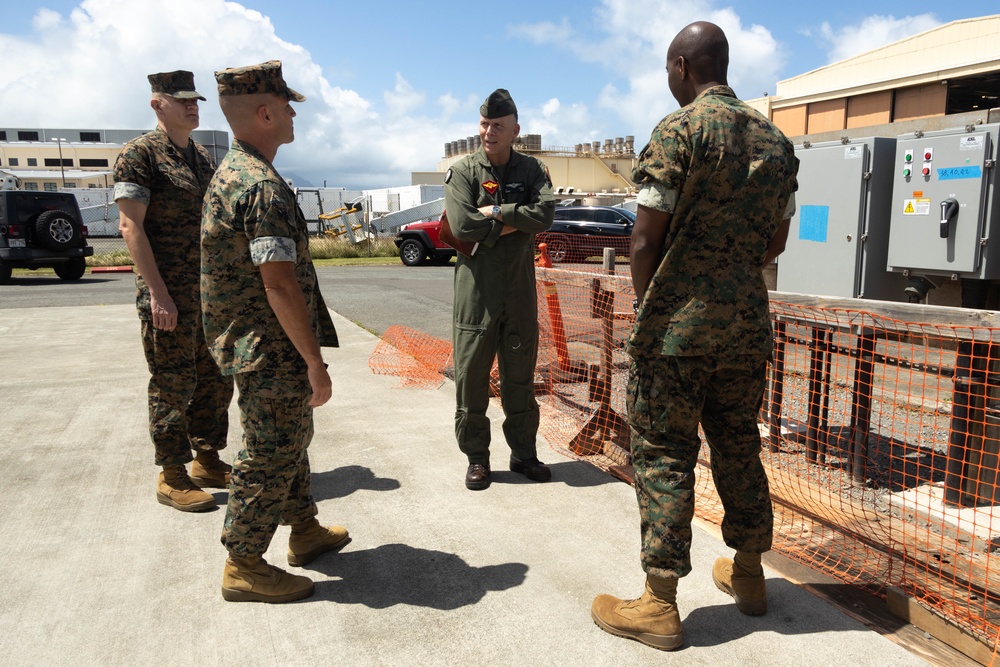 1st MAW Commanding General visits MAG-24