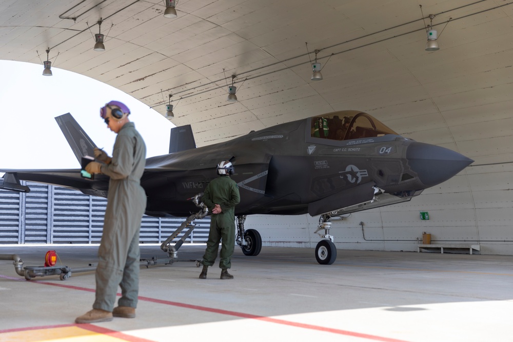 U.S. Marine F-35Bs refuel in Suwon during Warrior Shield 24