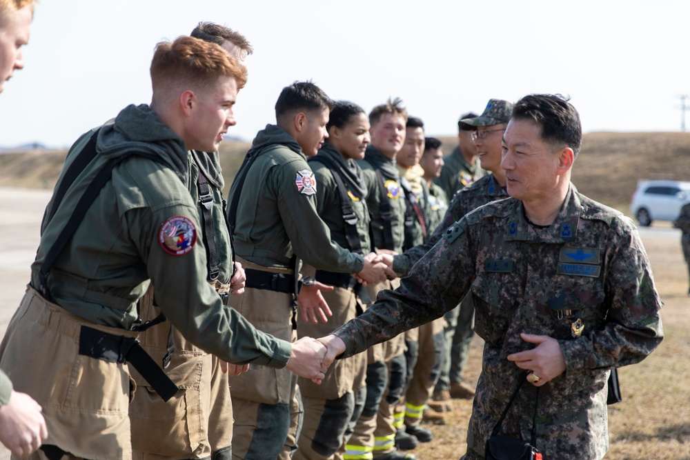 U.S. Marine F-35Bs refuel in Suwon during Warrior Shield 24