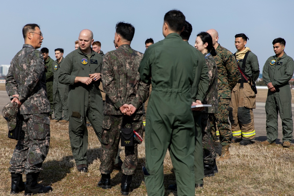 U.S. Marine F-35Bs refuel in Suwon during Warrior Shield 24