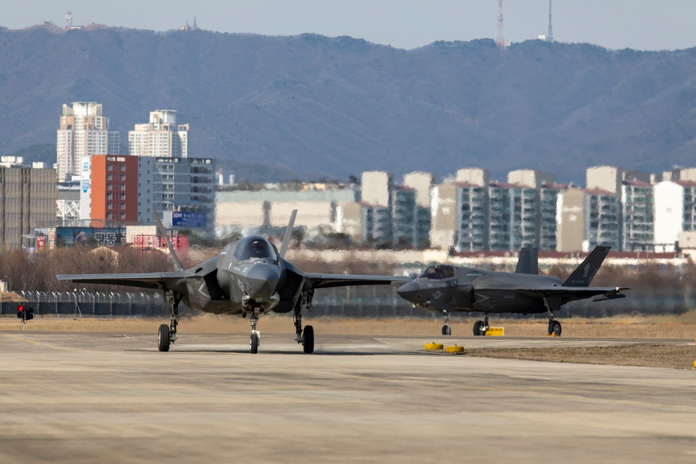 U.S. Marine F-35Bs refuel in Suwon during Warrior Shield 24