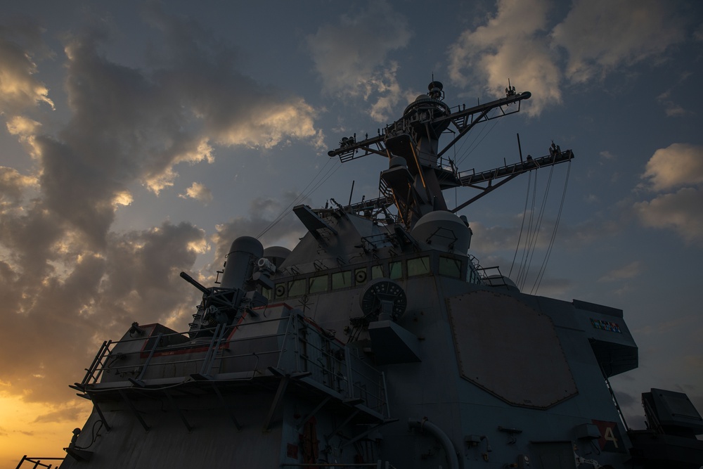 USS Laboon (DDG 58) Conducts Replenishment-at-Sea with USNS Kanawha (T-AO 196)