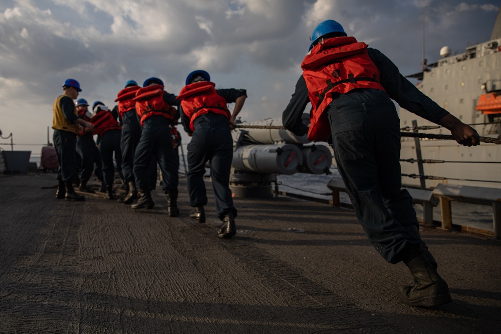USS Laboon (DDG 58) Conducts Replenishment-at-Sea with USNS Kanawha (T-AO 196)