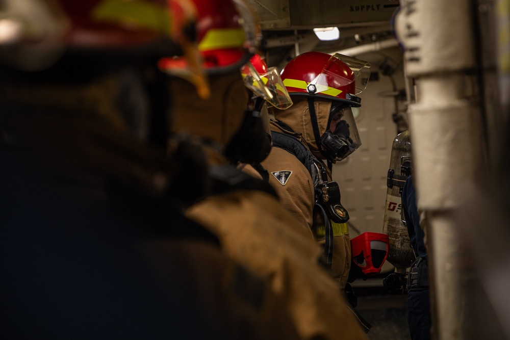 USS Laboon (DDG 58) Conducts Firefighting Drills