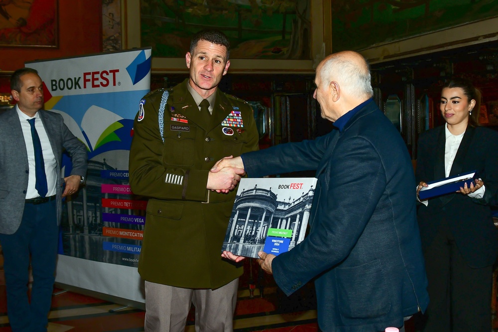 MilItaly award presentation to U.S Army Col. Joshua A. Gaspard commander of the 173rd Airborne Brigade