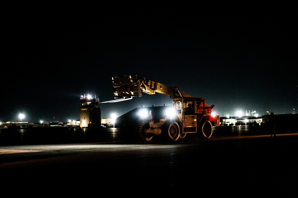 82nd CAB Loading CH-47