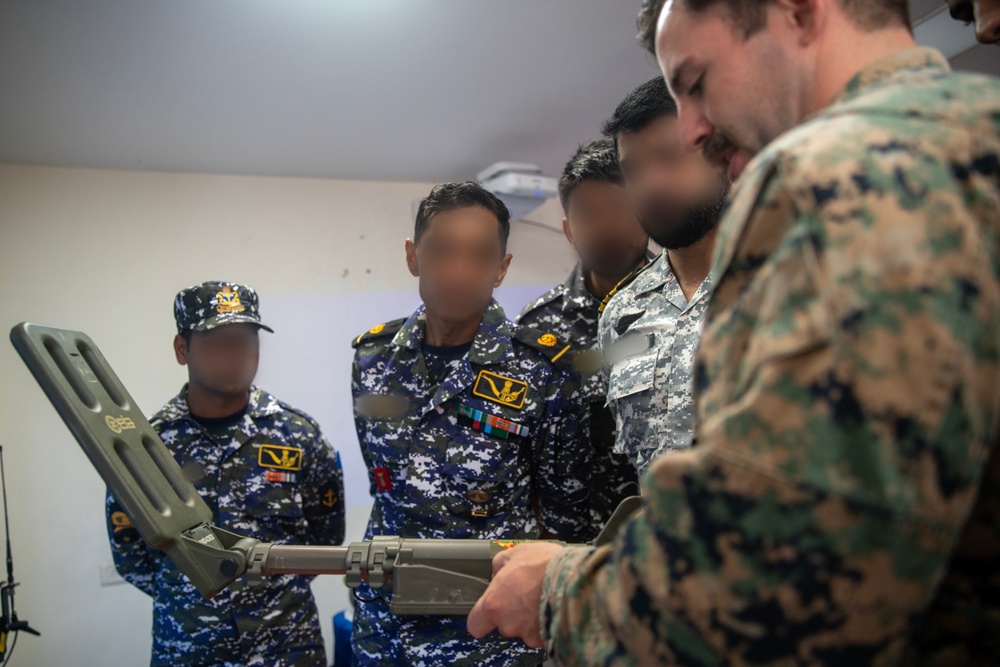 Recon Co, Indian Special Forces Discuss Combat Search and Rescue