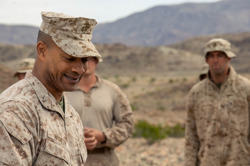 2d MARDIV CG visits 2d Battalion, 6th Marines