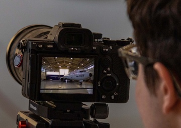 Marines and civilian contractors visit Patrol Squadron 1