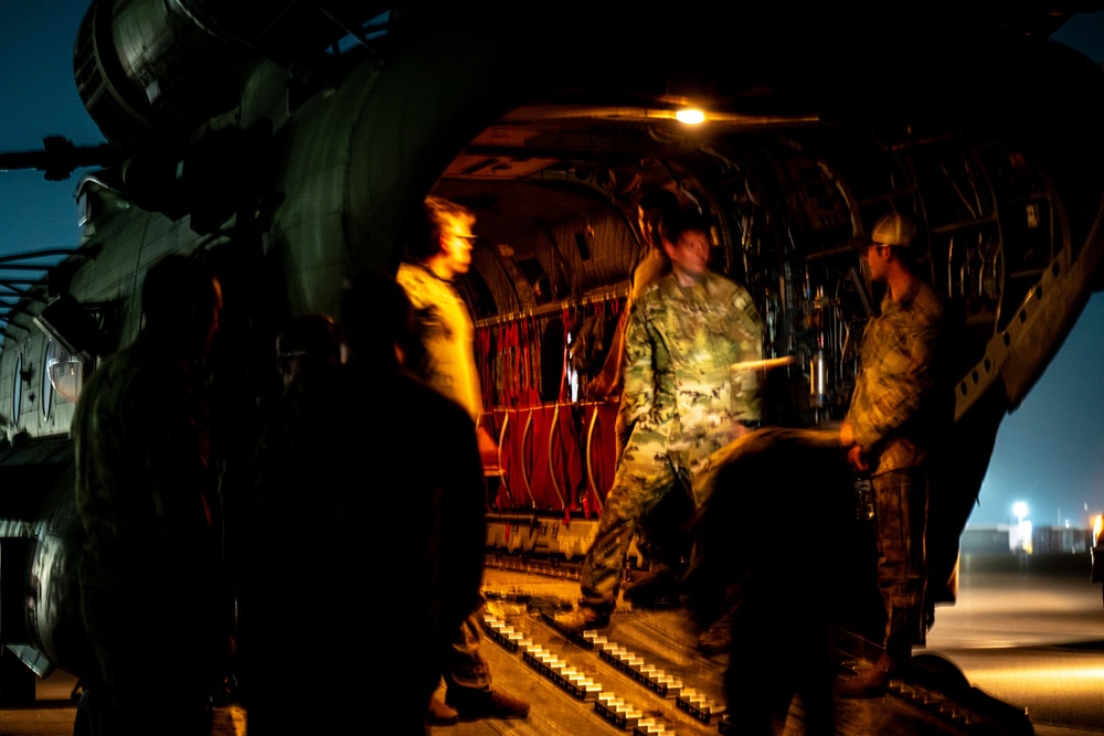 82nd CAB Loading CH-47