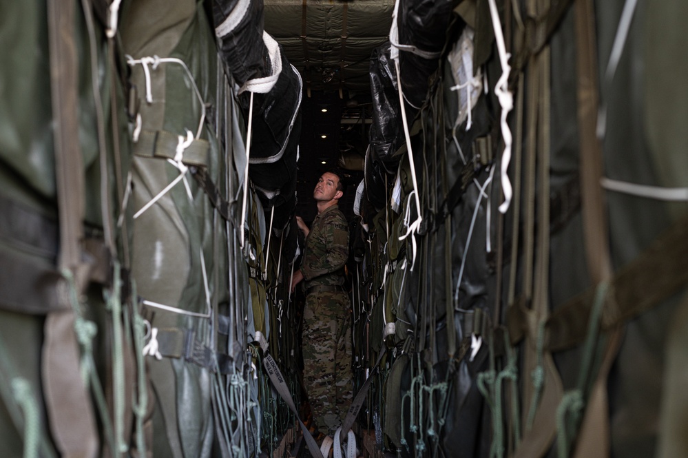 Airmen load AFCENT C-130s with humanitarian aid bound for Gaza