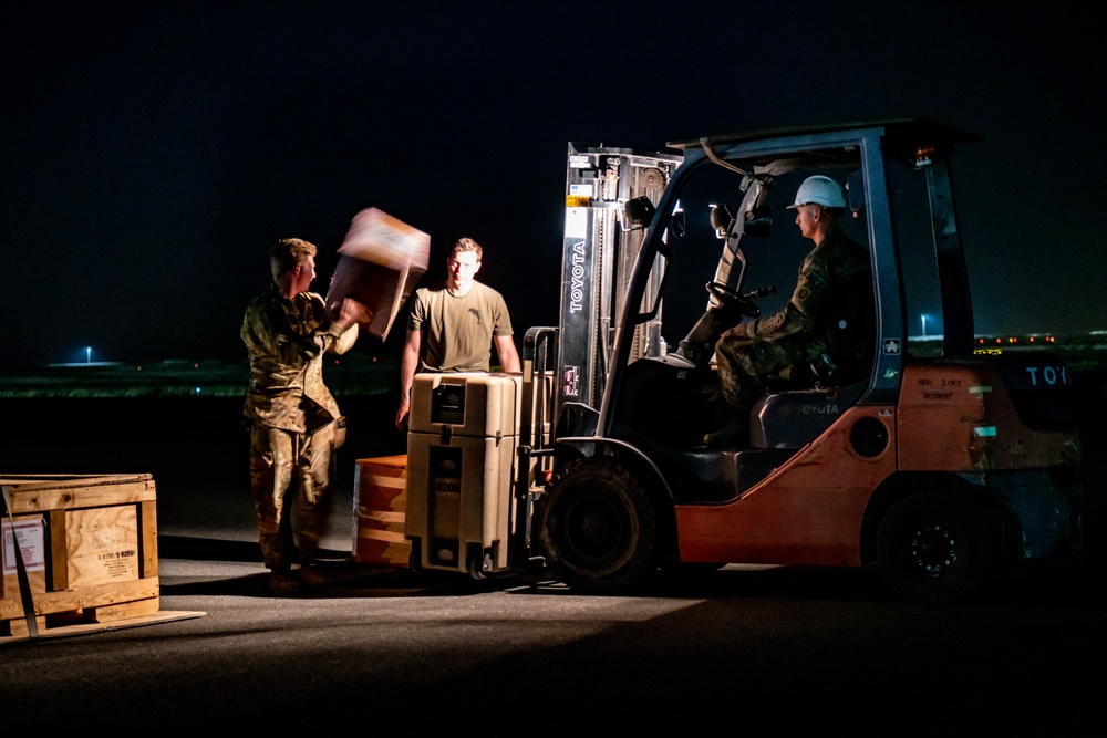 82nd CAB Loading CH-47