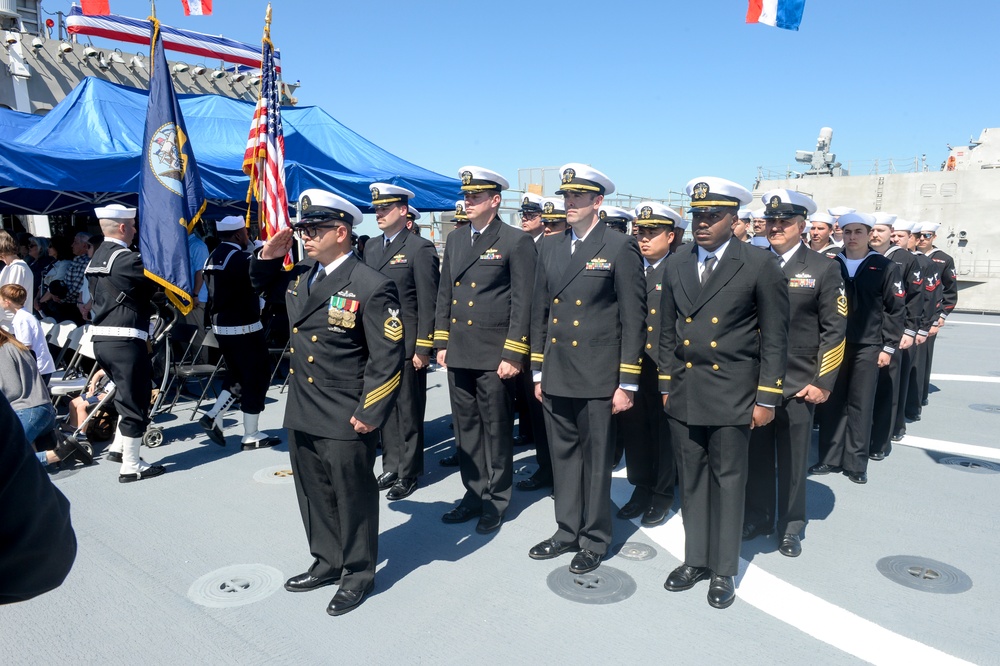 USS Omaha (LCS 12) Gold Crew Conducts Change of Command Ceremony