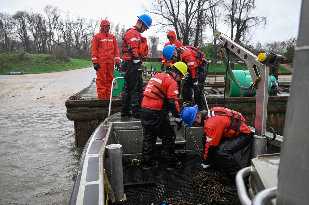 Unified Command opens second temporary alternate channel around Key Bridge wreckage for commercially essential vessels