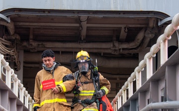 USS Green Bay (LPD 20) Conducts Integrated Firefighting Drill