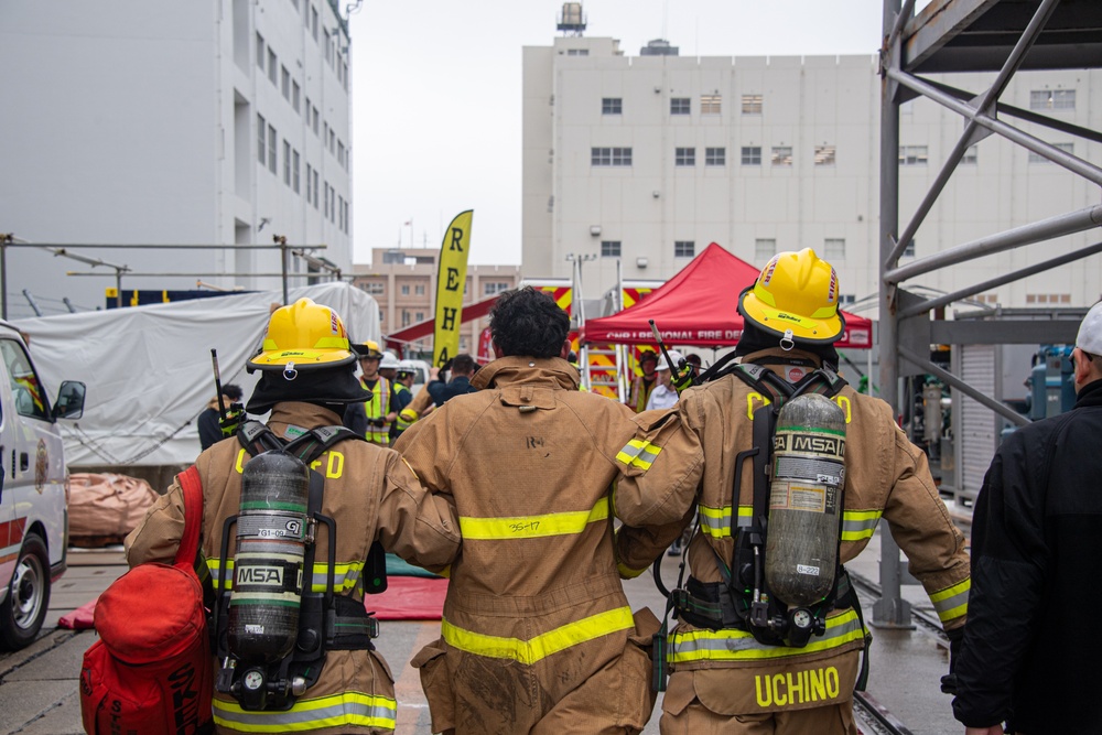 USS Green Bay (LPD 20) Conducts Integrated Firefighting Drill