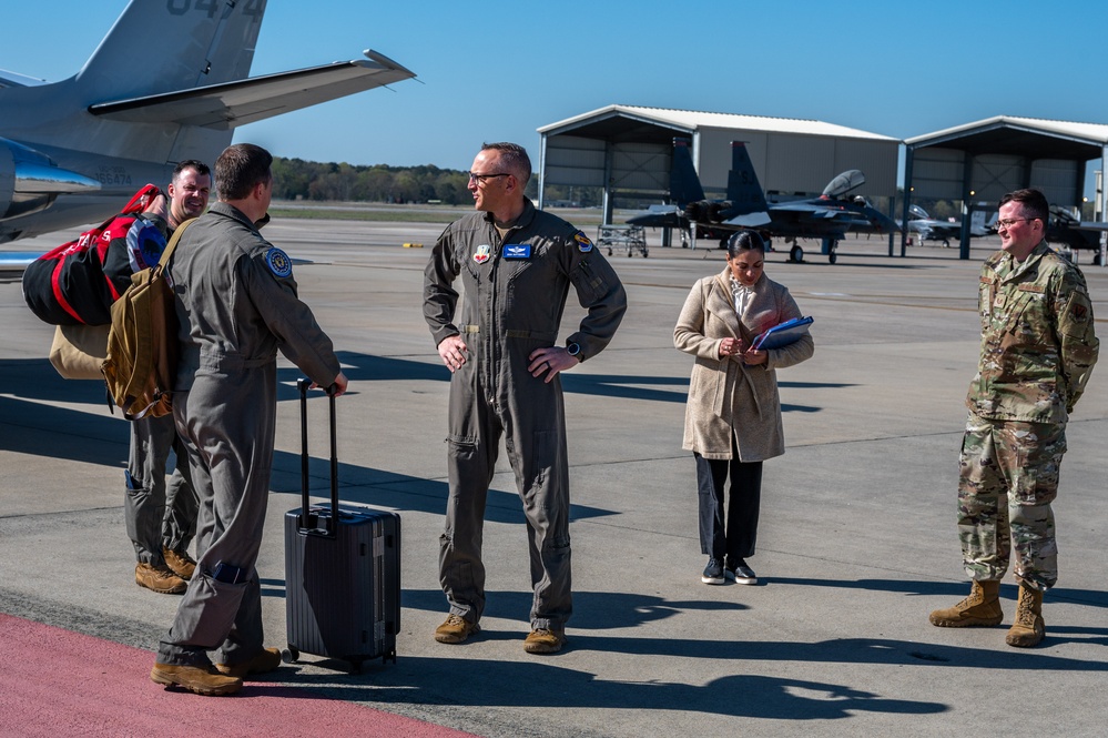 Maj. Gen. Lyons arrives at Seymour Johnson Air Force Base