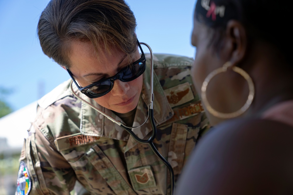 USAF ready-medics attend St. Kitts community health fair