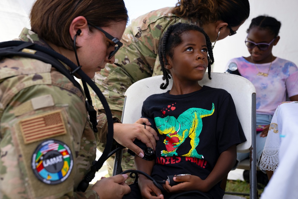 USAF ready-medics attend St. Kitts community health fair