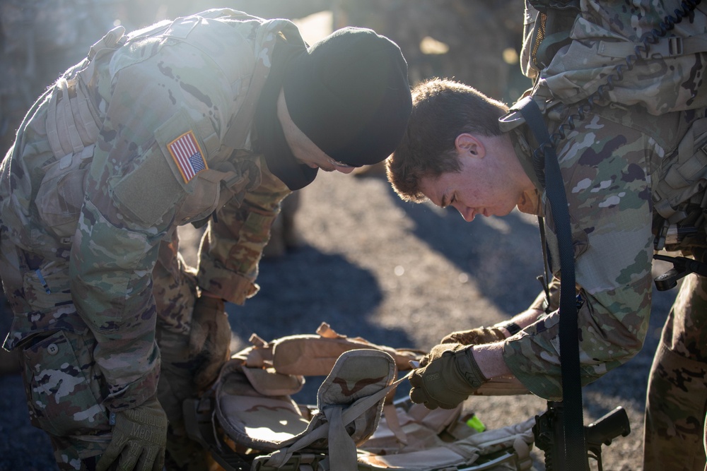 Army ROTC cadets conduct Lute Paratus field training exercise