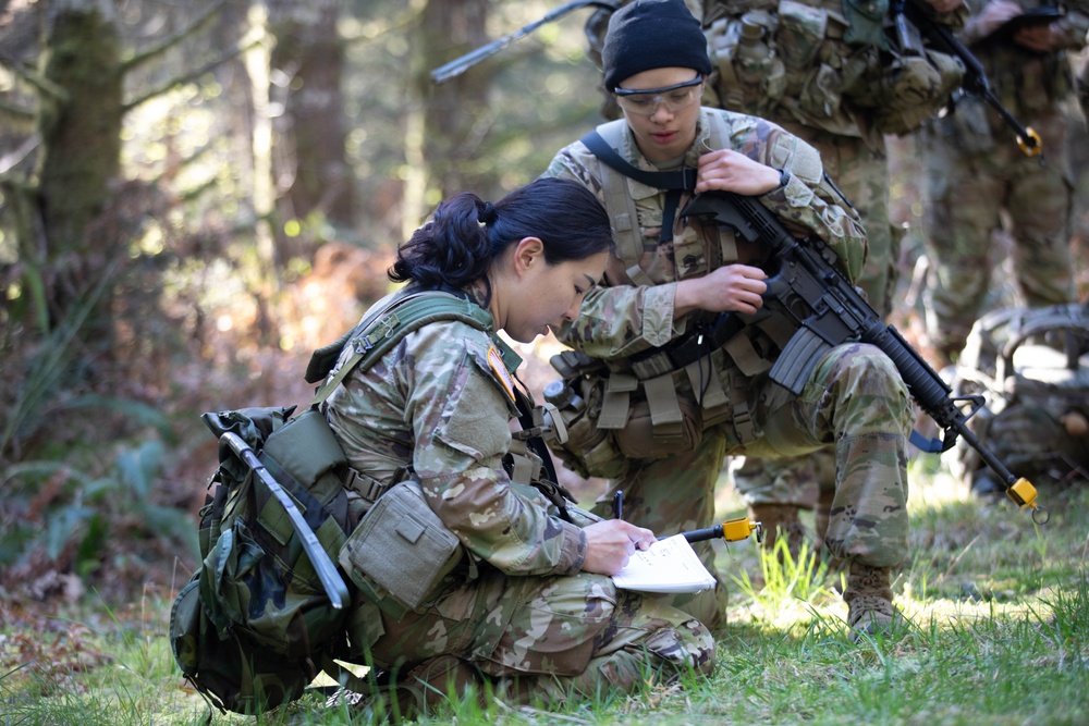 Army ROTC cadets conduct Lute Paratus field training exercise