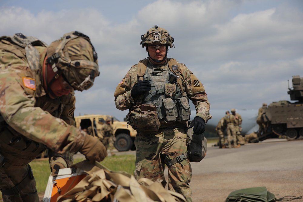 Soldiers and Airmen work together during Swamp Avenger 2024